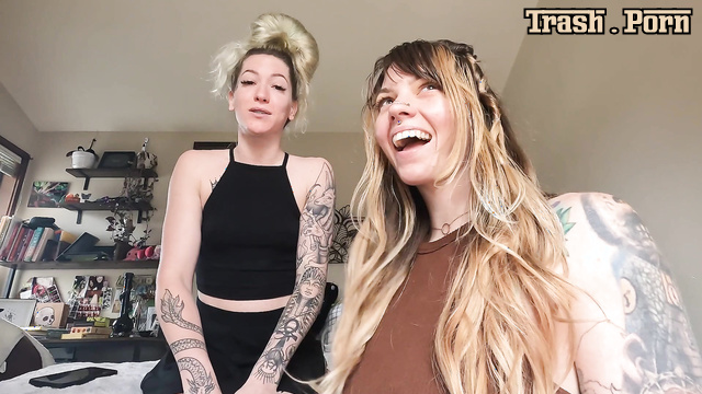 Classy N Gassy and her bestie farting live, enjoy now