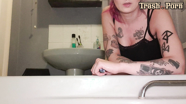 Drunk slut pooping in the bath right now - DemonaDragon