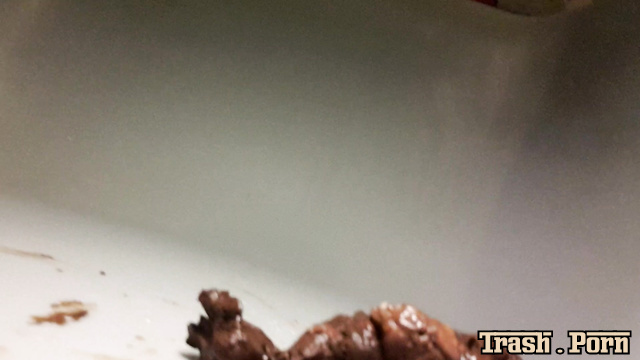 Drunk slut pooping in the bath right now - DemonaDragon