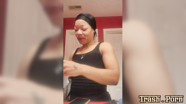 Black always wanted to show her defication - DaddyUni21