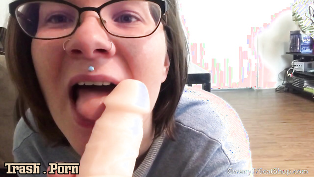 Her mouth was created to eat shit - GwenyT solo video