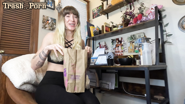 Shit happens / Classy N Gassy pooped her panties after taco eating