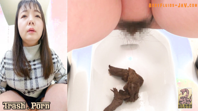 Brunette quickly took a poop and left because her working day was over