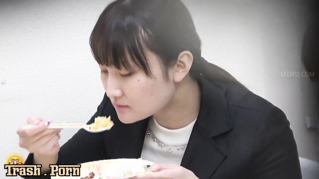 EE-576 Diarrhea For Girls Who Overeat 食べ過ぎた女の子の下痢 Part 3