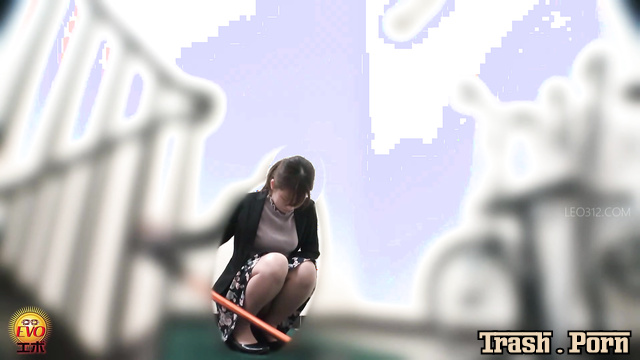 EE-576 Diarrhea For Girls Who Overeat 食べ過ぎた女の子の下痢 Part 3