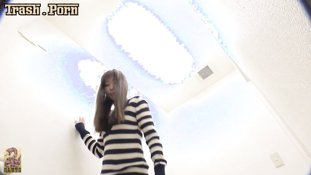 SR054 臭いおなら＆5つの角度によってうんち Stinky Farting & Pooping by 5 Angles Part 3