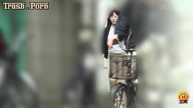 EE-313 Exciting Fart, Public Toilet 刺激的なおなら、公衆便所