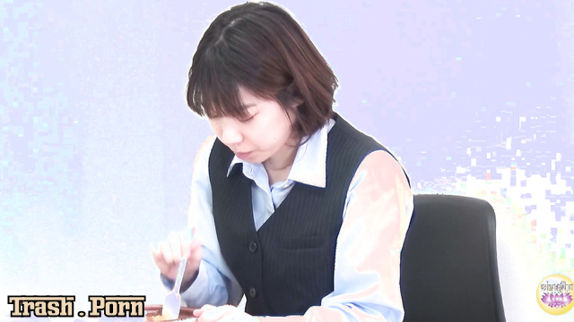 SL-304 給湯室横トイレで気まずい放屁排泄 OL・秘書 シャリラ Office Lady Pooping