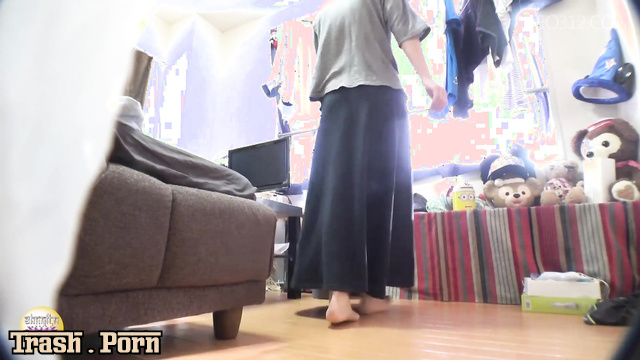 SL-270 妹ルッキングマンコ放尿 ～オマンコいじって飛び出すおしっこ～ ジェイド Golden Showers