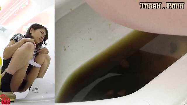 FF-075 4カメ盗撮　お腹キュルキュル下痢ピー女 脱糞 スカトロ Diarrhea Toilet Pooping