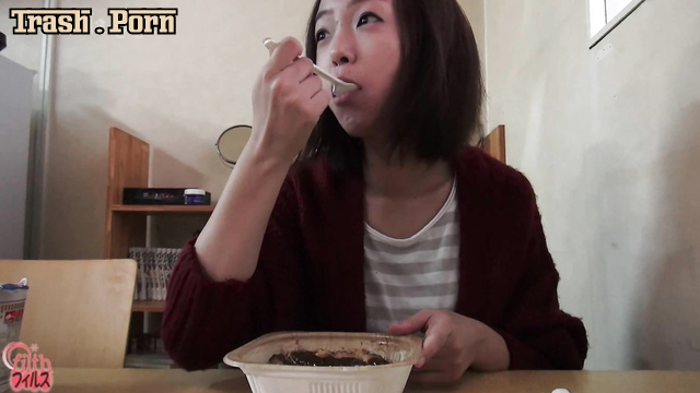 BFFF-59 Girl pooping in plate and explore faeces