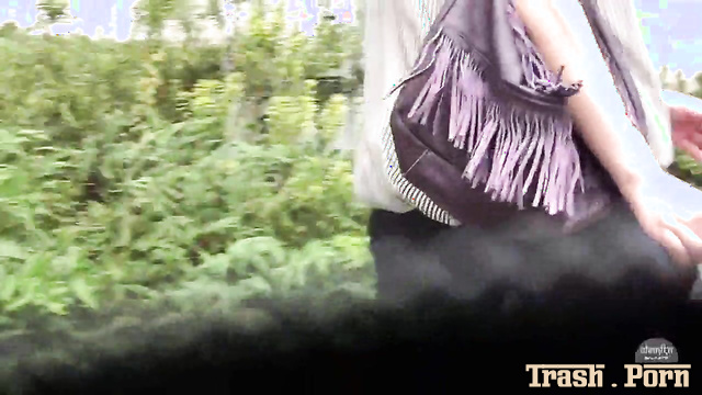 DTON-01 Girls caught pooping outdoor and cleaning up after themselves Part 3