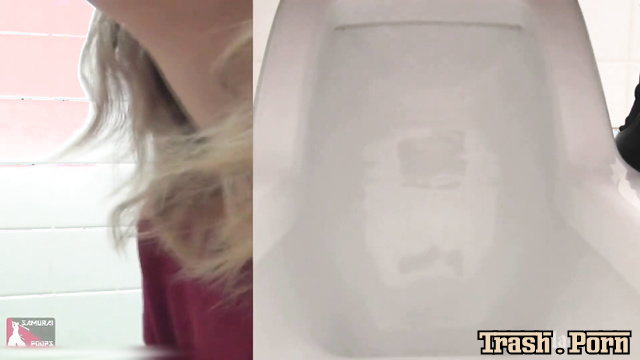 UNKW-039 Close-up face and poop Double view toilet excretion