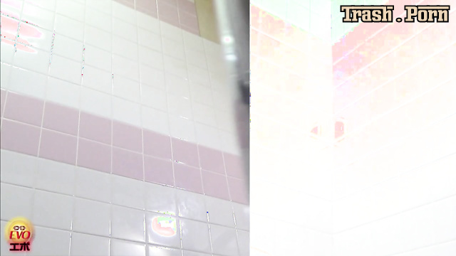 Evo EE-058 Japanese Pissing 力み顔放屁 スカトロ Piss in Toilet