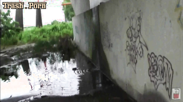 Jiga JG-151 Amateur self-filmed stand up peeing Part 2