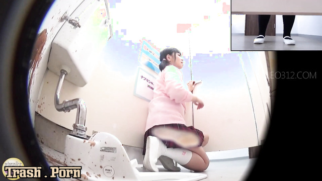 Sharila SL-092 Unstoppable Defecation by Toilet トイレによってあきれ排便