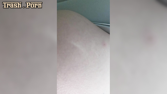 PolaPooping – Farts on the toilet