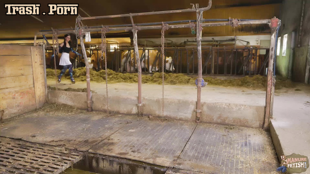 Kaitlyn Katsaros submerges herself in cowshit