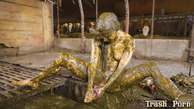 Kaitlyn Katsaros submerges herself in cowshit