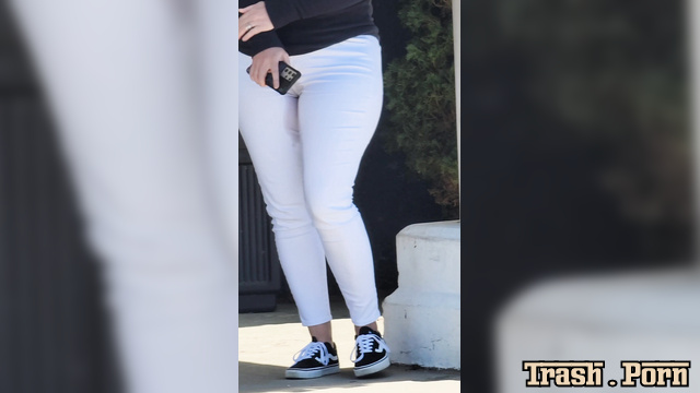 Lexipoo – Lexis Public Mess VOYEUR Style