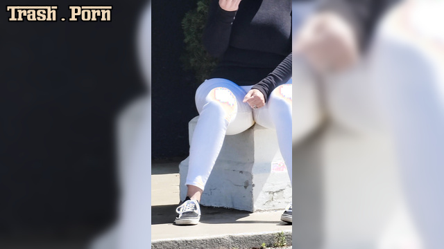 Lexipoo – Lexis Public Mess VOYEUR Style