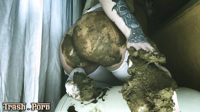 DirtyBetty – WTF Scat Fetish – Give Me Two