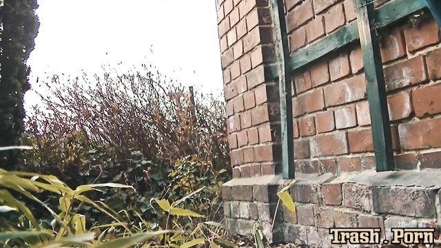 MiaRoxxx – 193  Shitting in grandmas garden