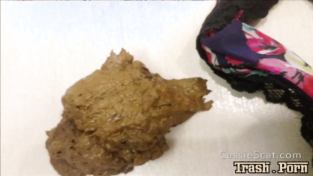 CassieScat - Big Load Oozing Out of My Panties