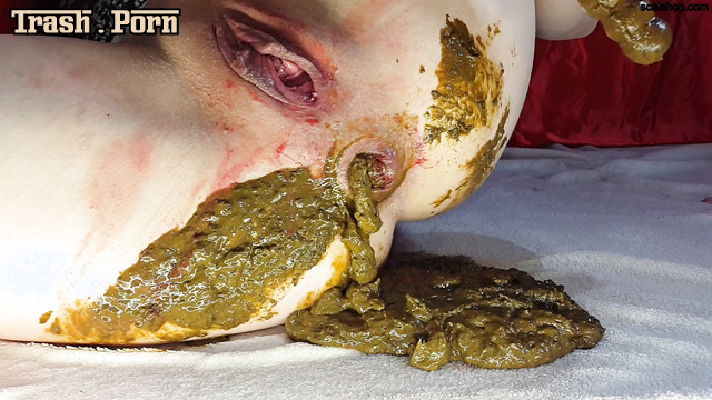 Anna Coprofield – My First Bloody Day