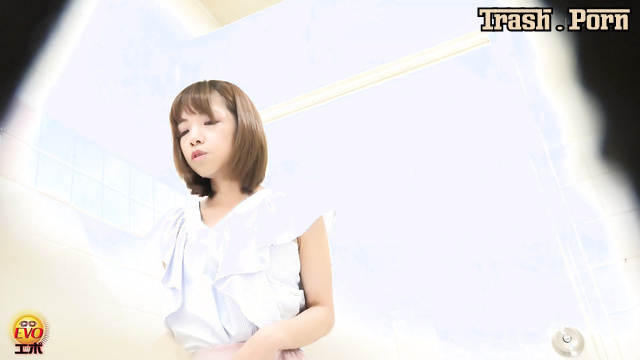 EE-517 生け花を学び、トイレでうんちをする Pooping on Toilet Part 5