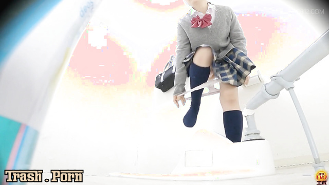 EE-571 トイレ撮影恥ずかしがり屋、おならとうんち Toilet Shooting Shy, Farting and Pooping Part 3