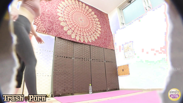 SL-512 ヨガの授業中の濡れた恥 Wet Shame During Yoga Class Part 6