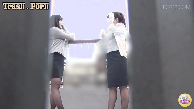 SL-353 Office Ladies had Peeing at Roof オフィスの女性は屋根でおしっこしていた