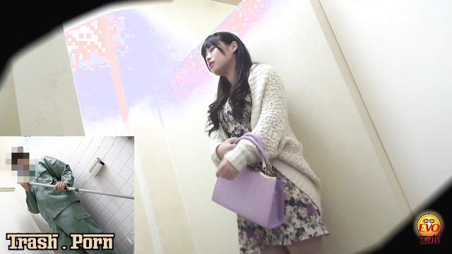 EE-472 トイレでの盗撮危機一髪 Voyeur Critical Situation at Rest Room Part 2
