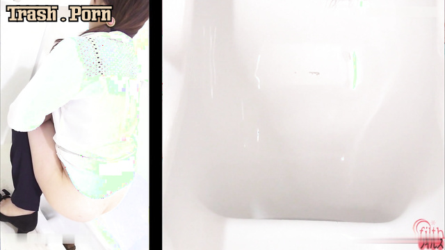 BFFF-84 Closeup feces girls during defecation in toilet