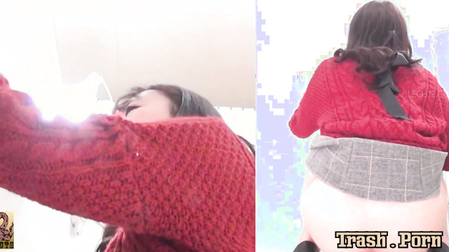 Sluts SR067 マルチビュー排便、汚いろくでなしと残りのおなら Multi View Defecations Part 3