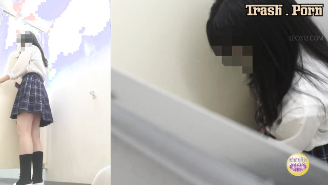 SL-546 裸立ちおしっこ Naked Standing Pee Part 2
