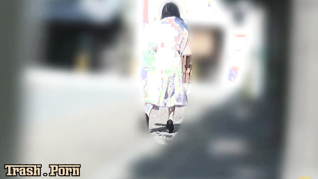 EE-407 Embarrassing Farts While Peeing 恥ずかしいオナラながら Part 3