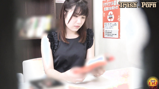 EE-535 Pooping and Farting on a Hidden Camera Close-Up Part 4