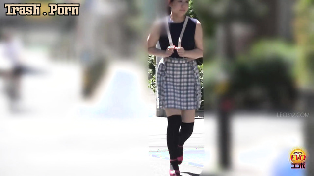 EE-536 Close-Up of Urine Discharge in a Serious Situation 深刻な状況での排尿のクローズアップ Part 2