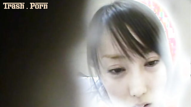JYKD-01 Hot chicks in japanese bathrobes shitting in toilet.
