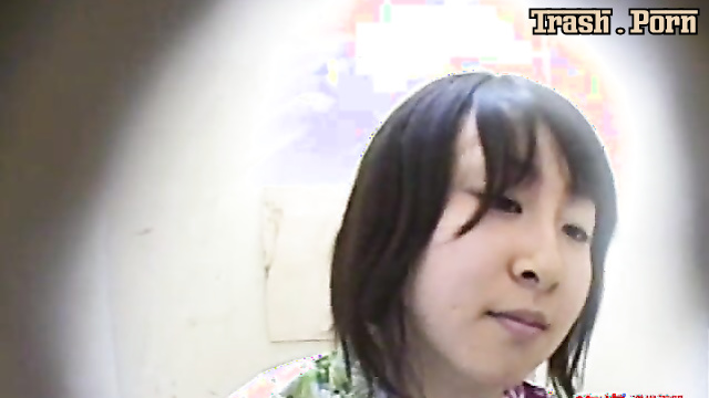 JYKD-01 Hot chicks in japanese bathrobes shitting in toilet.