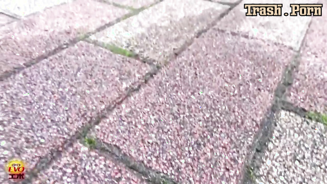 EE-062 盗撮　清楚な女子達の失態…　街中爆尿漏らし Outdoor Pissing 138分 HD