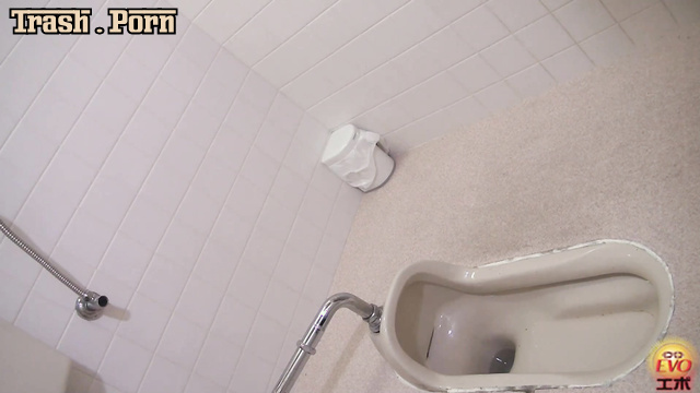EE-009 Eyes in camera a girls shitting in restroom
