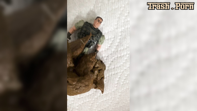 NastyAzzLaLa – Pooping on a little military toy man