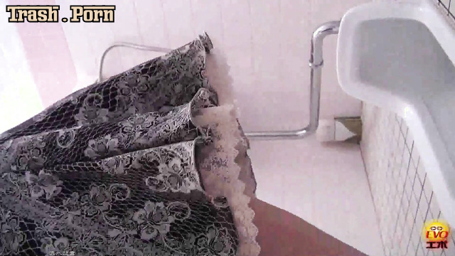 BFET-26 Panicky pissing or shitting on toilet
