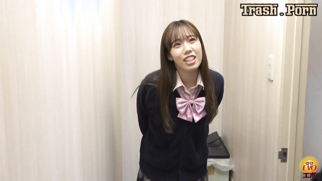 EE-689 彼女の尿がトイレに滴り落ちている Her Urine is Dripping on the Toilet Part 2