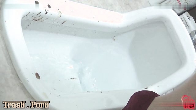 BFFF-68 Outdoor food and pooping in toilet