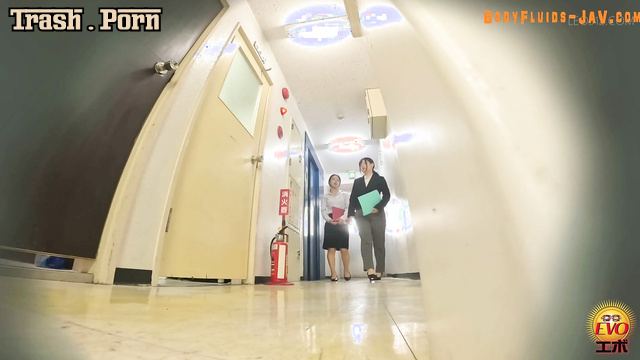 Jadenet - EE-785 Urine That Seeps all Over her Clothes
