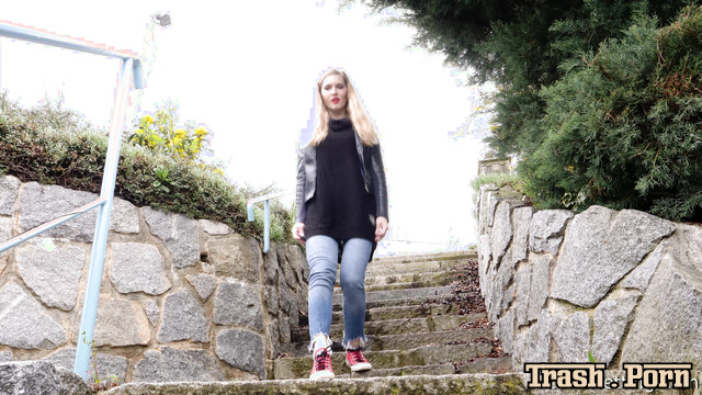 LoveWetting - Bonus with Katis 2 pissing in public